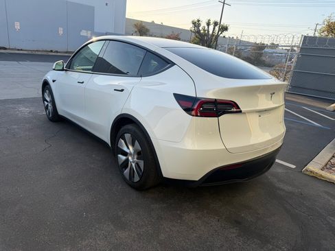 Used 2021 Tesla Model Y Long Range AWD/4WD image 4