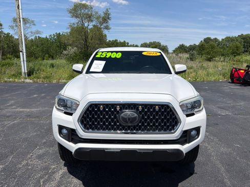 Used 2018 Toyota Tacoma TRD Off-Road AWD/4WD image 10