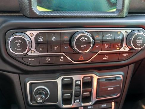 Used 2023 Jeep Gladiator Overland w/ Popular Equipment Package AWD/4WD image 26