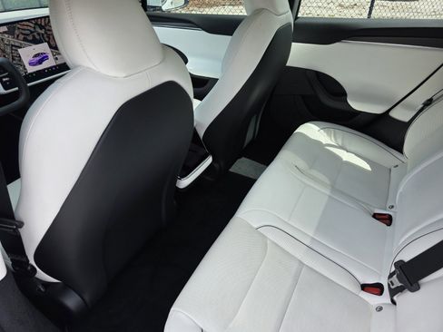 Used 2022 Tesla Model S Plaid image 16