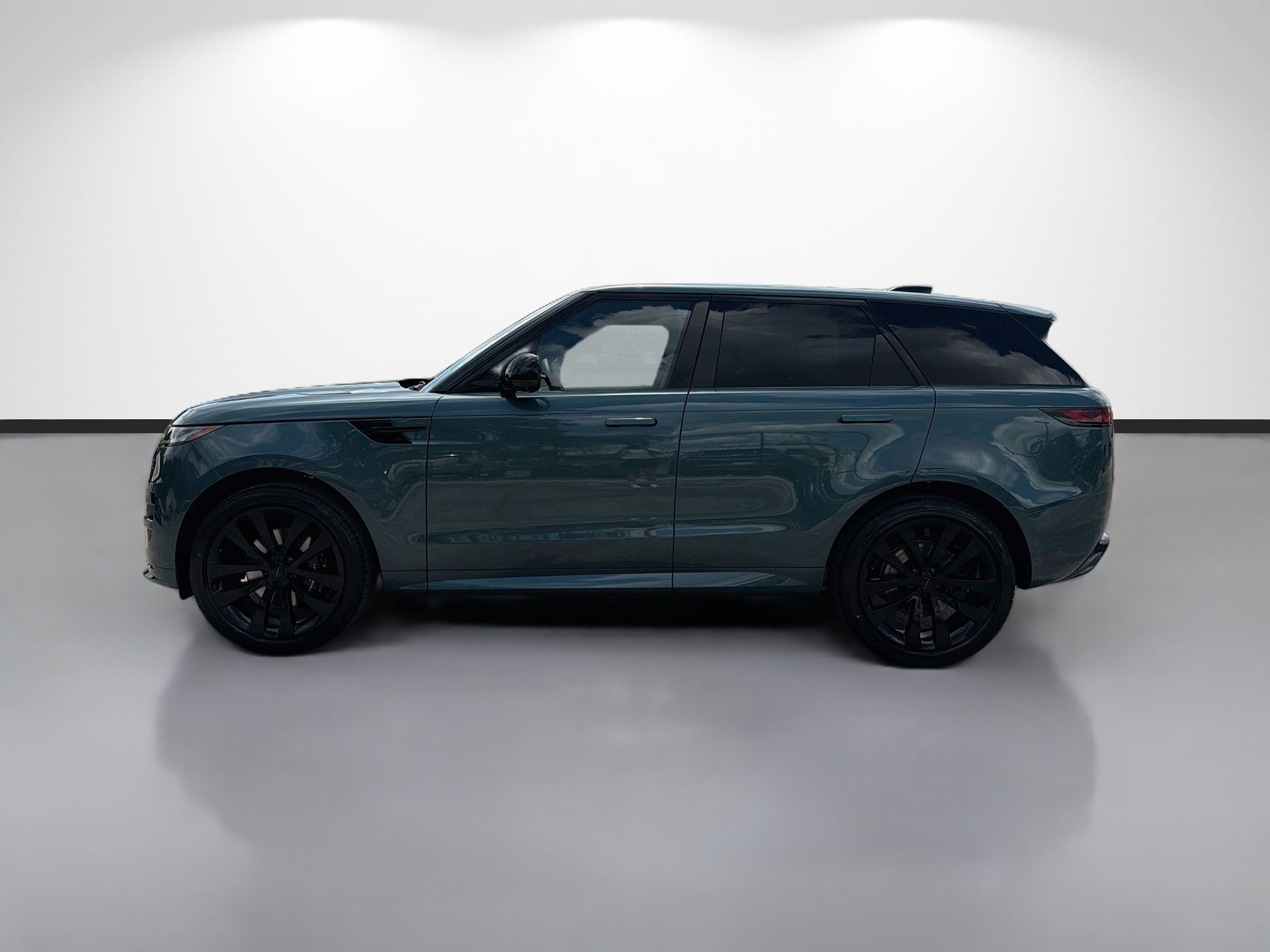New 2027 Land Rover Range Rover Sport Dynamic SE AWD/4WD image 2