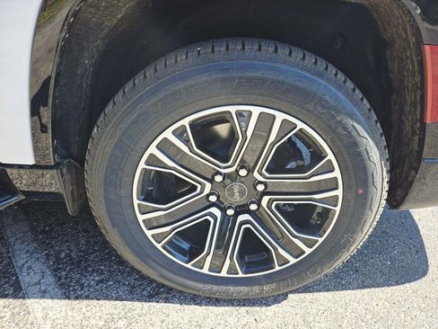 New 2026 Jeep Grand Wagoneer L 4WD w/ Premium Group I image 10