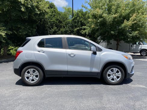 Used 2018 Chevrolet Trax LS FWD image 10