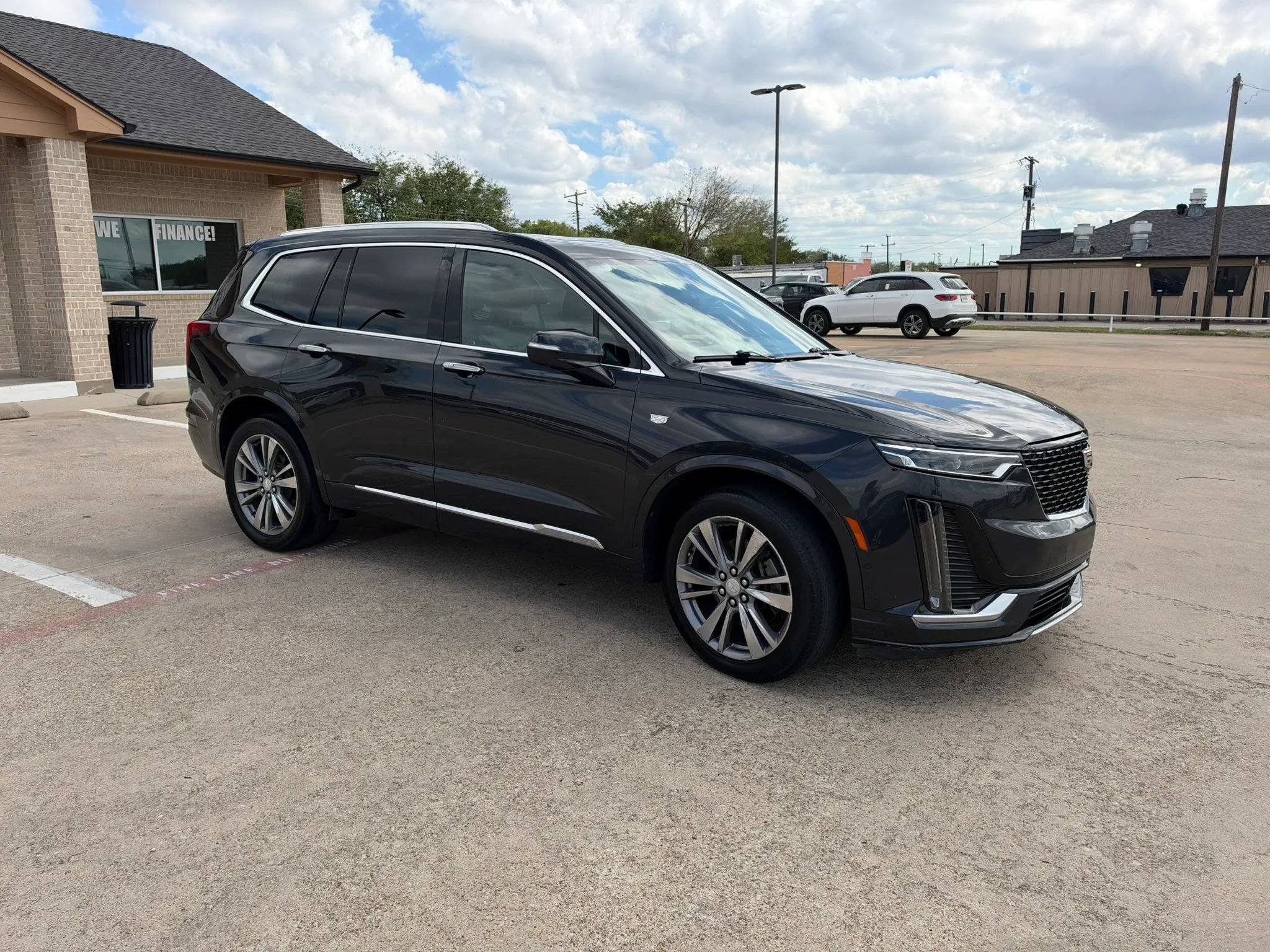 Used 2020 Cadillac XT6 Premium Luxury w/ Platinum Package AWD/4WD image 3