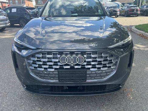 Used 2025 Audi Q5 Premium Plus w/ Premium Plus AWD/4WD image 2