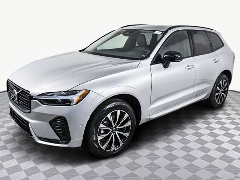 Used 2025 Volvo XC60 B5 Plus image 4