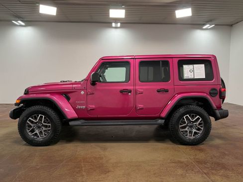 Used 2024 Jeep Wrangler Unlimited Sahara w/ Technology Group AWD/4WD image 27