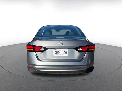 Used 2025 Nissan Altima 2.5 SV image 11