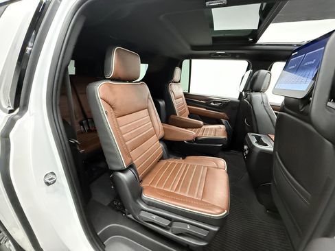 Used 2023 GMC Yukon XL Denali Ultimate image 26