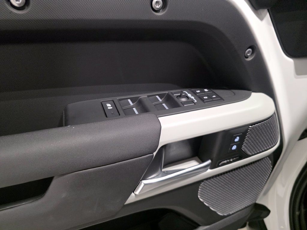 Certified 2024 Land Rover Defender 110 S AWD/4WD image 18