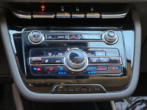 Used 2022 Lincoln Corsair FWD w/ Premium Package image 35