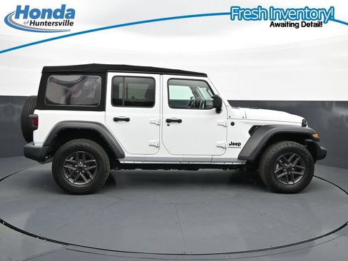 Used 2024 Jeep Wrangler Unlimited Sport AWD/4WD image 11