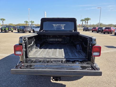 Used 2023 Jeep Gladiator Rubicon w/ Trailer Tow Package image 25