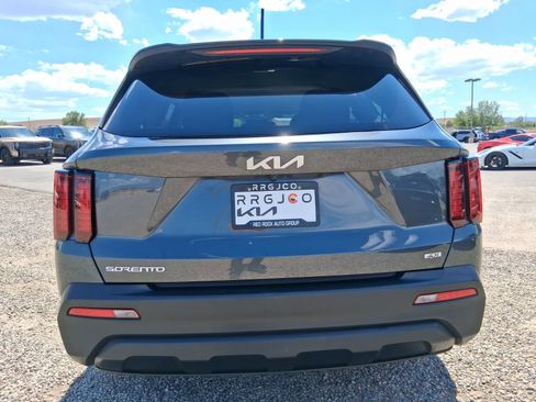 Used 2023 Kia Sorento LX AWD/4WD image 12
