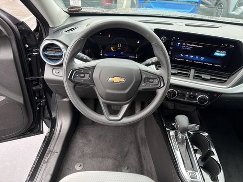 Certified 2024 Chevrolet Trax LT FWD image 13
