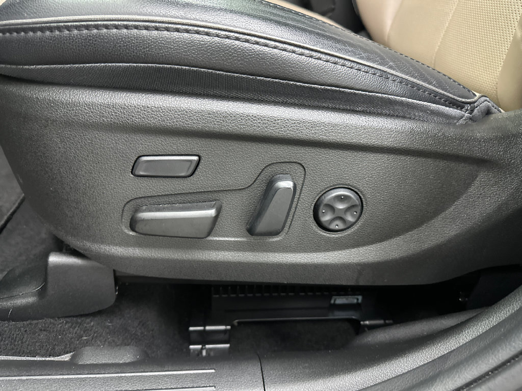 Used 2023 Hyundai Santa Fe Limited AWD/4WD image 10