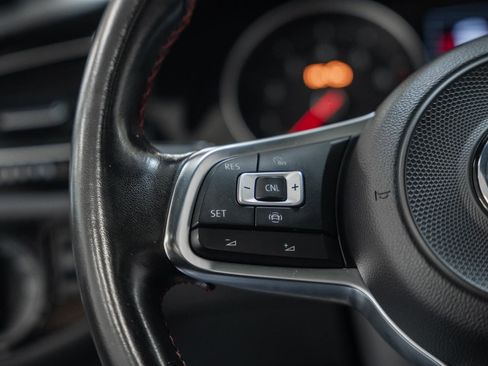 Used 2020 Volkswagen GTI SE image 36