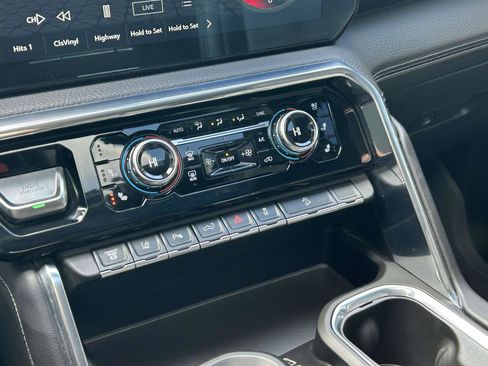 Used 2024 GMC Sierra 2500 Denali w/ Denali Reserve Package image 25