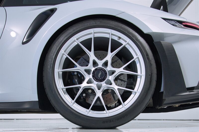 Used 2025 Porsche 911 GT3 RS RWD image 9