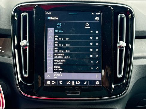 Used 2023 Volvo XC40 Recharge Plus image 14