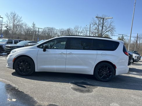 New 2026 Chrysler Pacifica Select w/ S Appearance Package FWD image 25