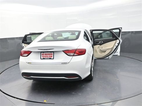 Used 2016 Chrysler 200 Limited image 40