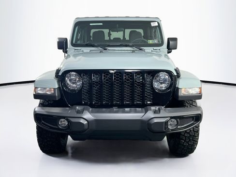 Used 2023 Jeep Gladiator Willys image 2