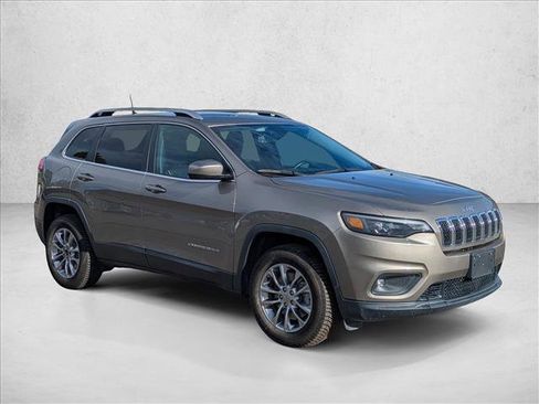 Used 2019 Jeep Cherokee Latitude Plus w/ Comfort/Convenience Group image 3
