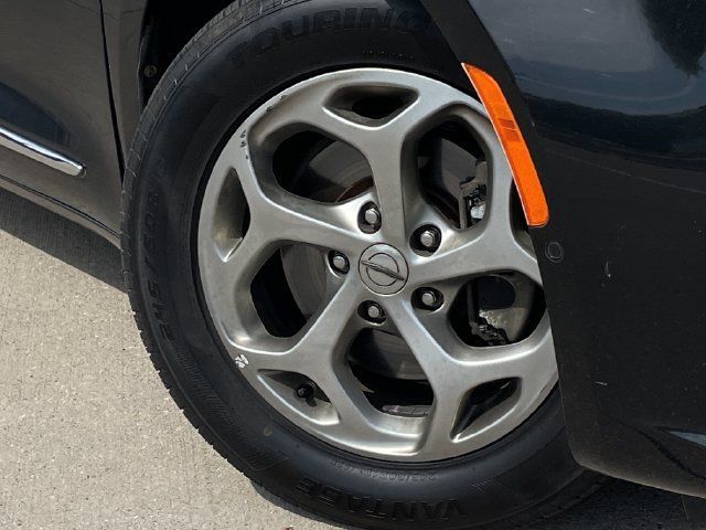 Used 2022 Chrysler Pacifica Limited FWD image 9
