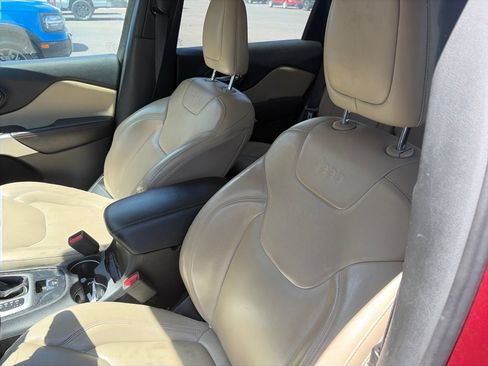 Used 2018 Jeep Cherokee Limited AWD/4WD image 8