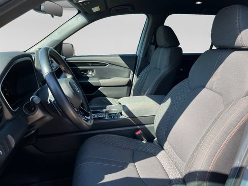 Used 2025 Honda Pilot Sport image 16