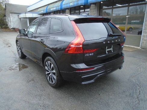 Used 2025 Volvo XC60 B5 Core image 6