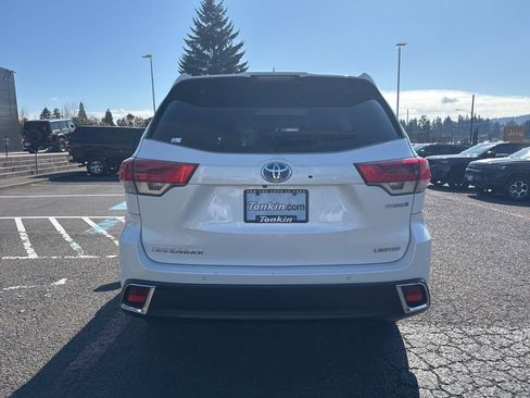 Used 2019 Toyota Highlander Limited Platinum image 6