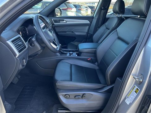 Used 2022 Volkswagen Atlas Cross Sport SE image 23