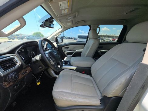 Used 2021 Nissan Titan SL AWD/4WD image 3