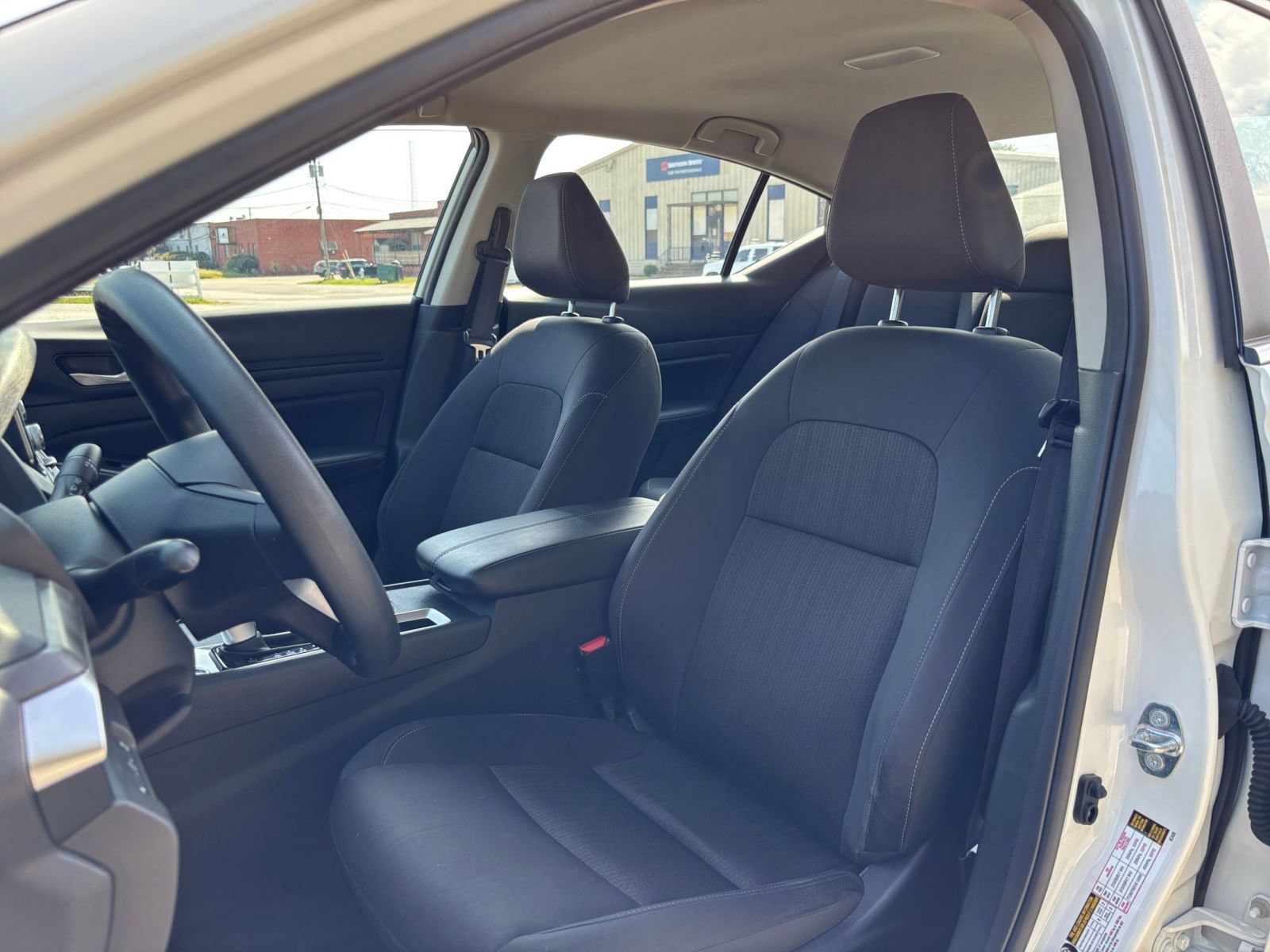 Used 2025 Nissan Altima 2.5 SV FWD image 35