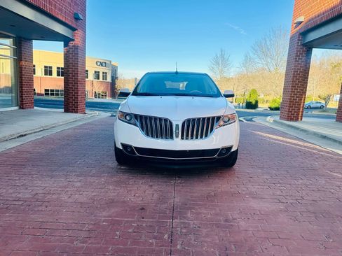 Used 2011 Lincoln MKX AWD w/ 101A Rapid Spec Order Code image 2