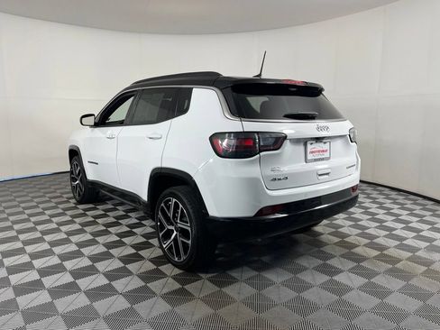 Used 2025 Jeep Compass Limited w/ Elite Group AWD/4WD image 3