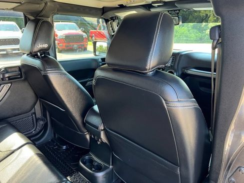 Used 2018 Jeep Wrangler Unlimited Sport AWD/4WD image 11