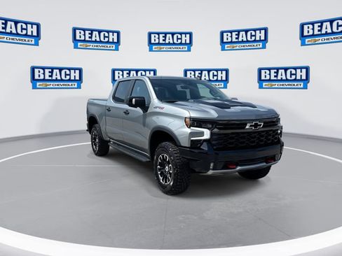 Used 2023 Chevrolet Silverado 1500 ZR2 w/ Technology Package AWD/4WD image 2