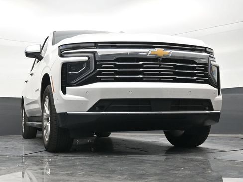 Used 2025 Chevrolet Suburban Premier RWD image 25