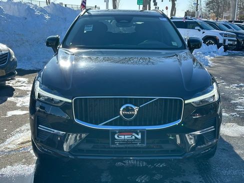 Used 2022 Volvo XC60 B5 Momentum w/ Climate Package image 3