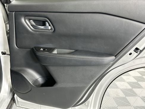 Certified 2024 Nissan Rogue SV FWD image 32
