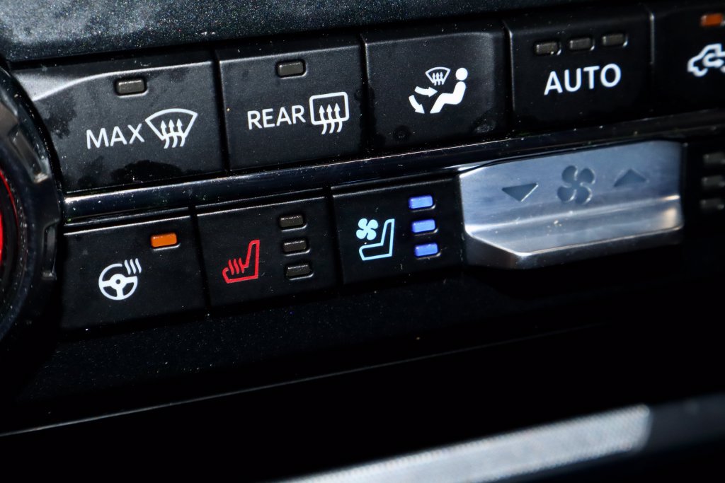 Certified 2024 Ford F350 Platinum AWD/4WD image 5