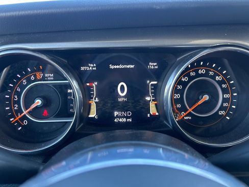 Used 2020 Jeep Wrangler Unlimited Sahara image 8