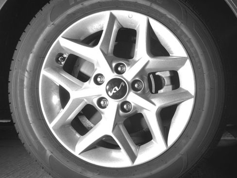 Used 2025 Kia Soul LX w/ LX Technology Package FWD image 13