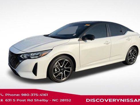 Used 2025 Nissan Sentra SR w/ SR Premium Package FWD image 1