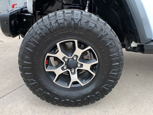 Used 2019 Jeep Wrangler Unlimited Rubicon w/ Cold Weather Group image 10