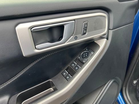 Used 2023 Ford Explorer Limited image 13