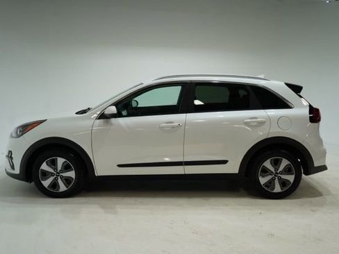 Used 2022 Kia Niro LX image 4